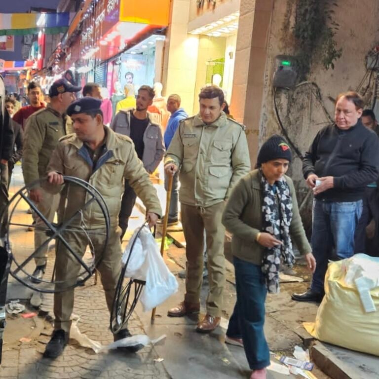 पुलिस का फ्लाइंग हॉग अभियान,अभियान के तहत 34 अवैध ठेली ओर 15 रिंग पर कार्यवाही